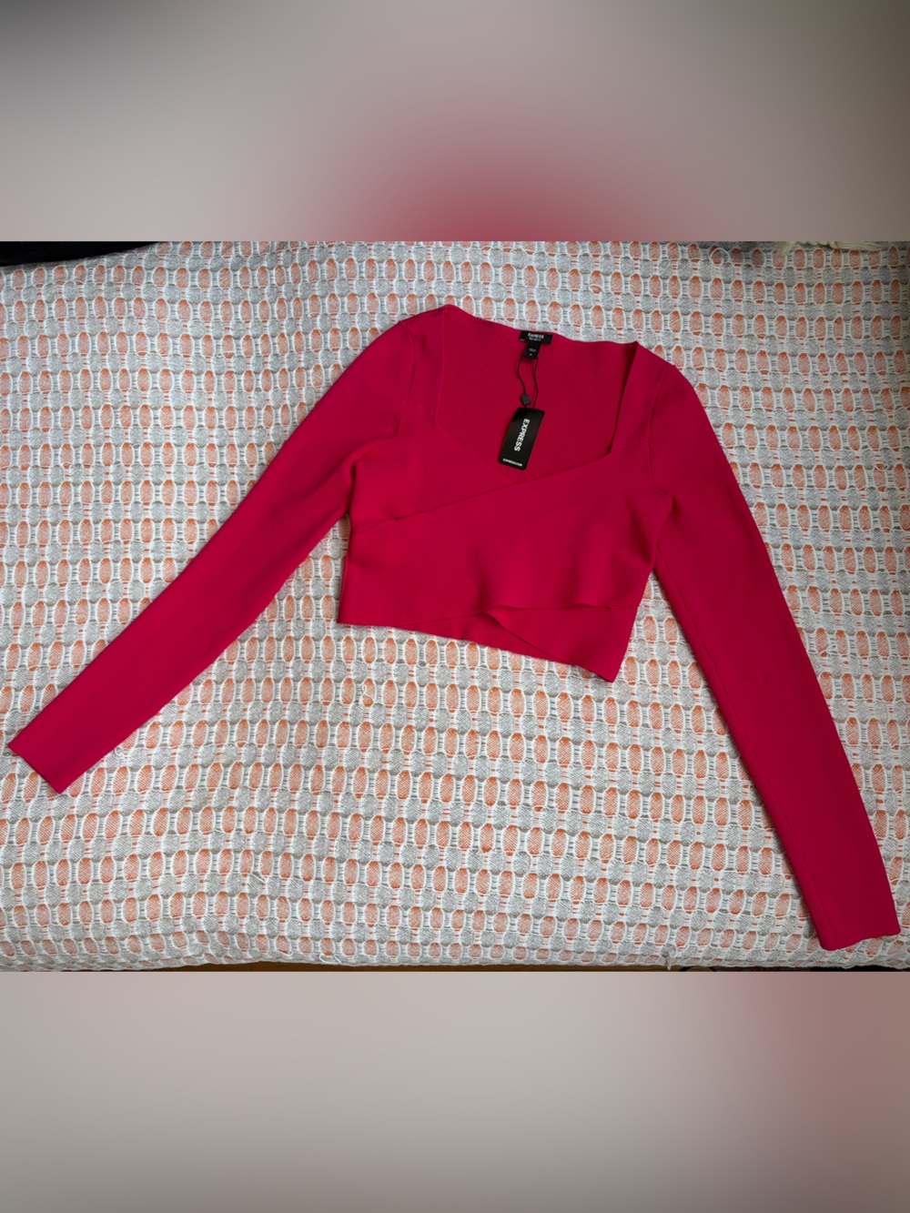 BNWT Express Body Contour Fuchsia Long-Sleeve Cropped Knit Top